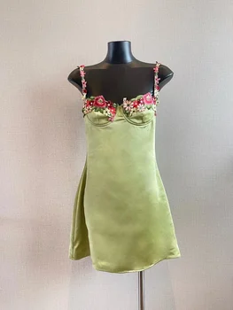 Маленькая юбка с цветочным узором, легкая и тонкая, с очень тонкой текстурой на талии, расслабленная версия