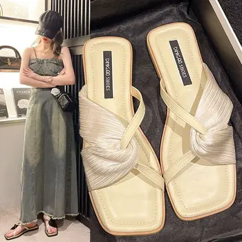 Женские сандалии на плоской подошве с французским дизайном 2023, летние новые милые роскошные модные нескользящие дышащие сандалии для женщин