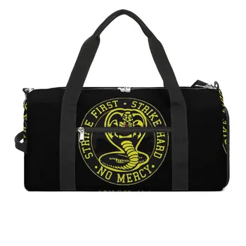 Спортивная сумка Cobra Kai Strike Hard, спортивная сумка с обувью No Mercy, мужская уличная сумка на заказ, графическая дорожная сумка для фитнеса